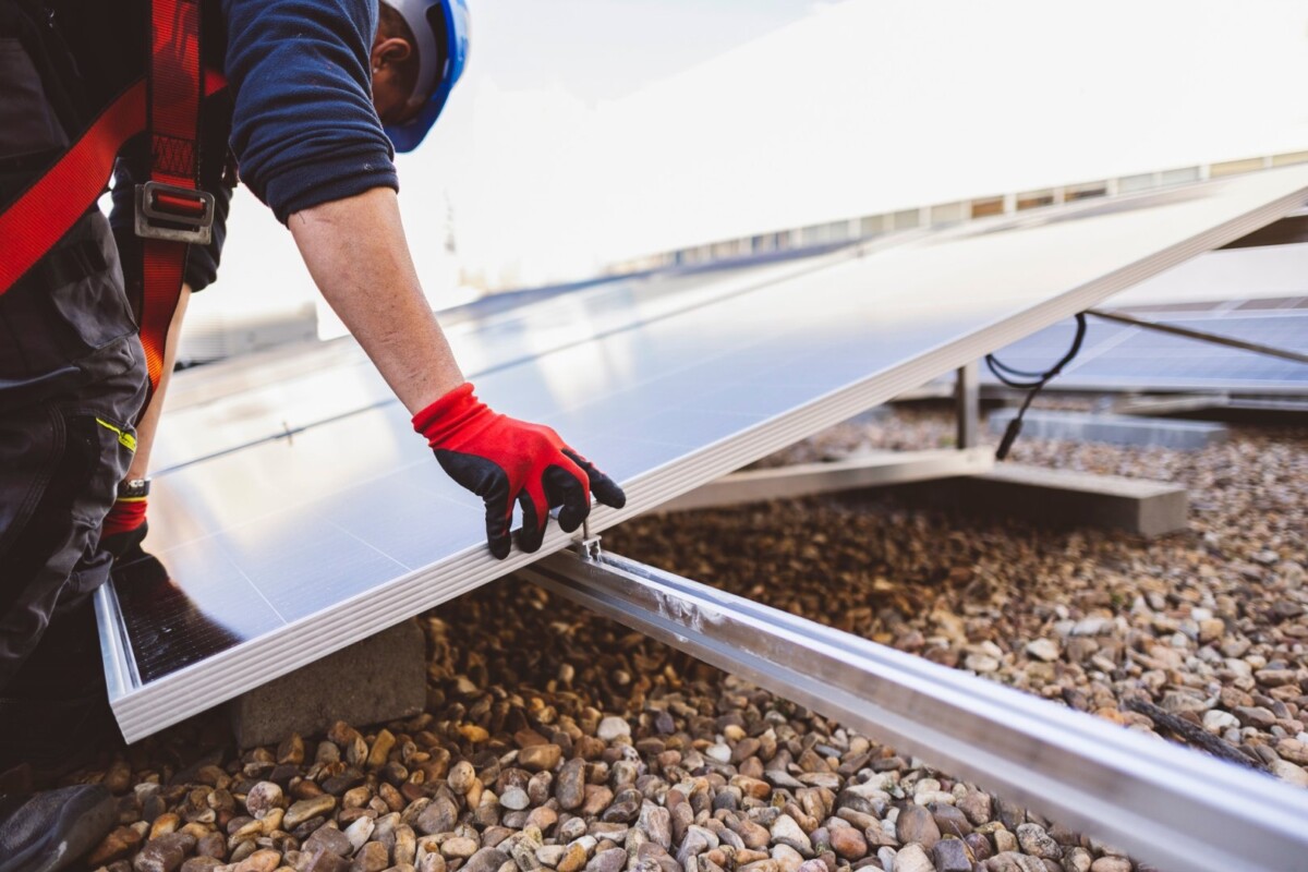how much do solar installers make