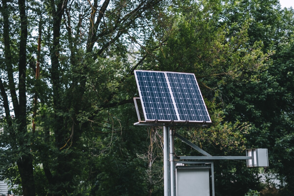 Solar panel kit with battery