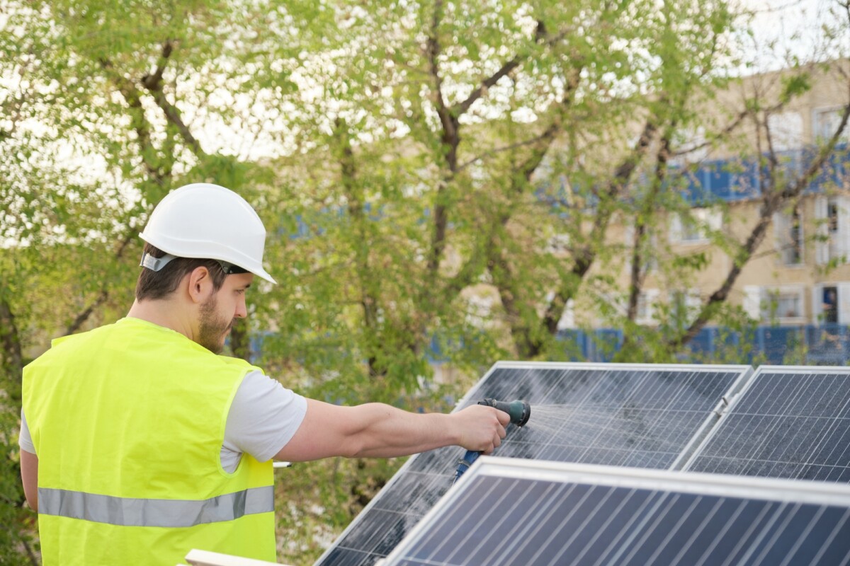 Does cleaning solar panels help
